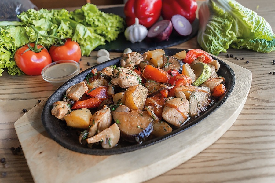 Горячая сковородка со свининой