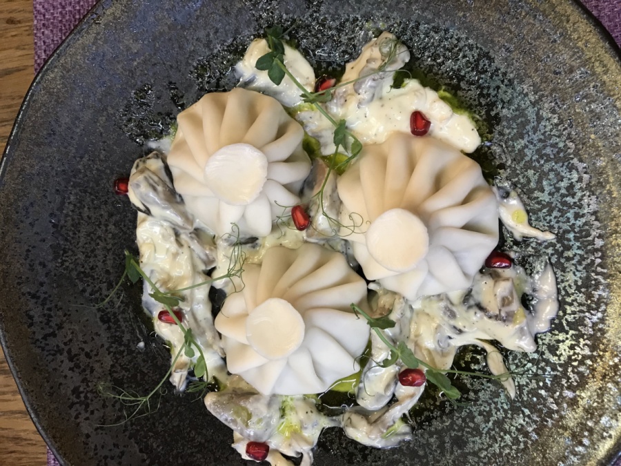 Хинкали с сыром и сезонными грибами