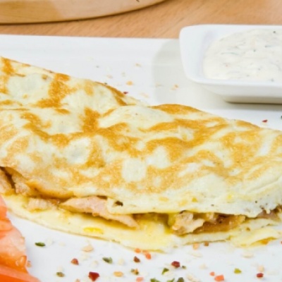Омлет с курицей и беконом