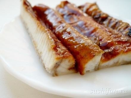 Угорь жаренный кусочки