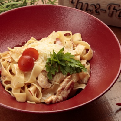 Феттуччине с курицей и беконом
