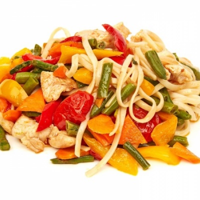 Wok с овощами и соусом