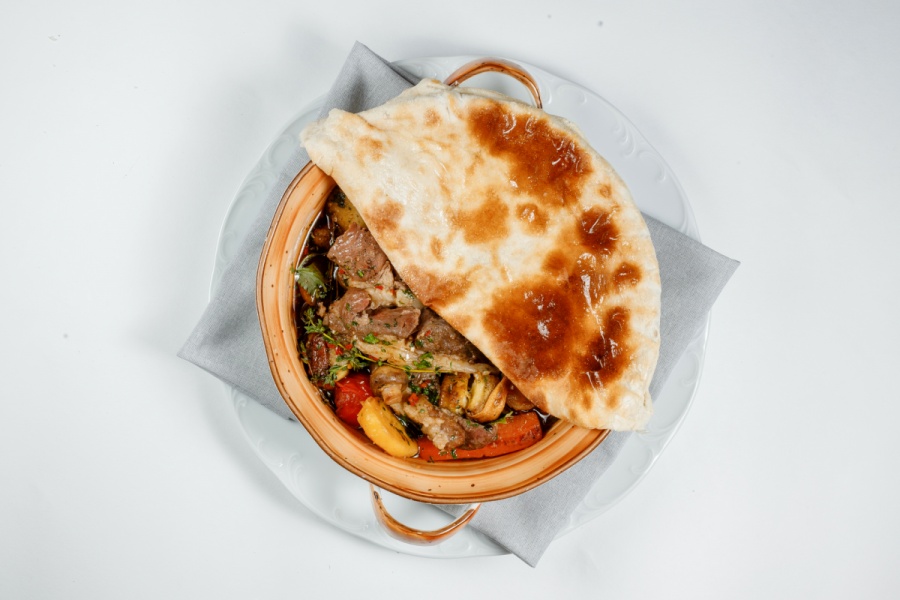 Яхны с мякотью баранины и овощами