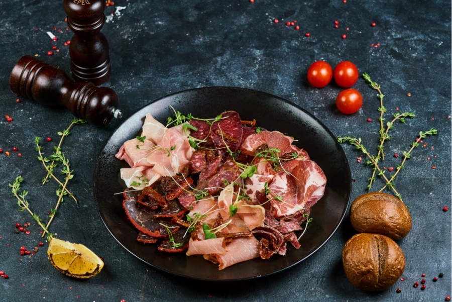 Мясные деликатесы