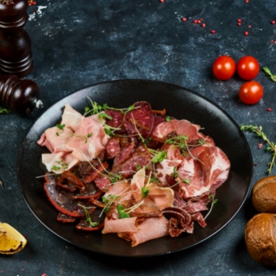 Мясные деликатесы