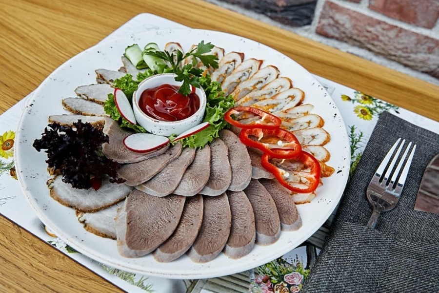Мясная тарелка по-Питерски