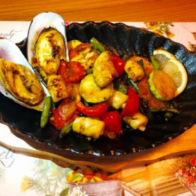 Горячая сковородка с морепродуктами