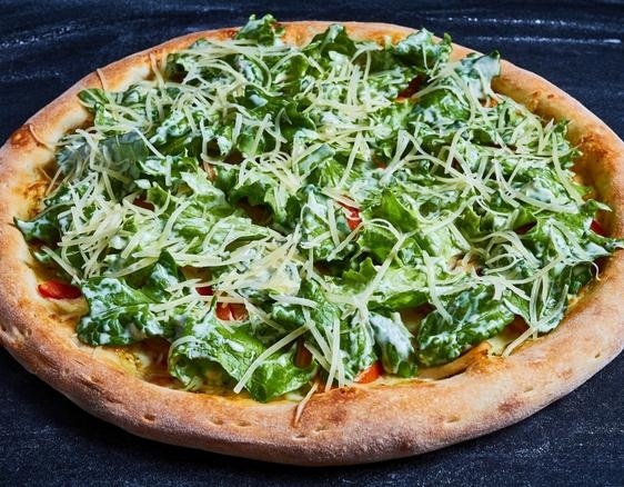 Пицца цезарь с курицей