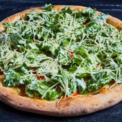 Пицца цезарь с курицей