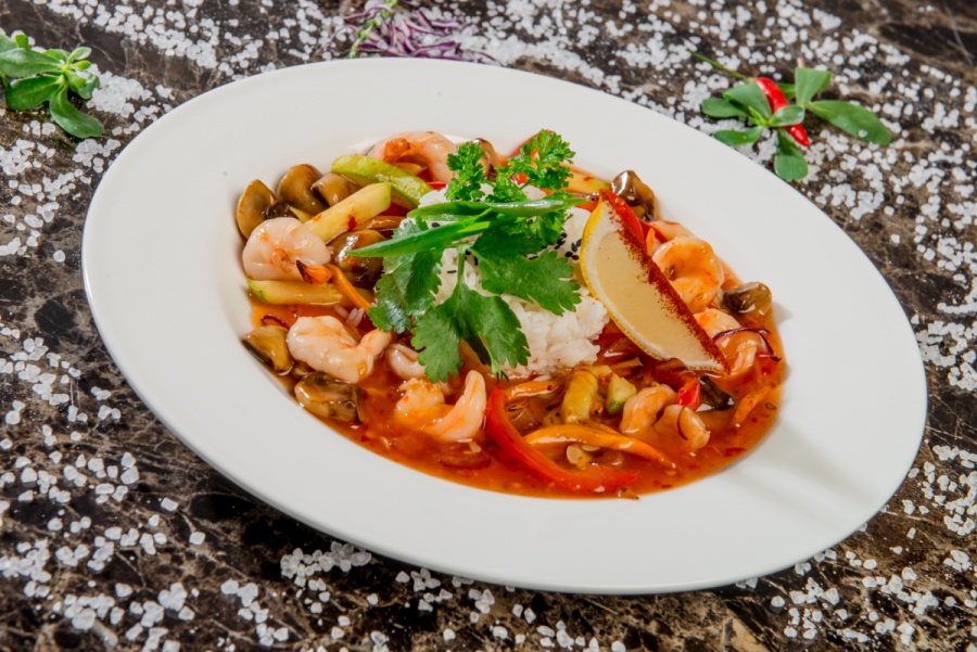 Креветки с овощами