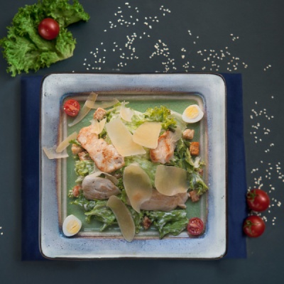 Салат цезарь с курицей