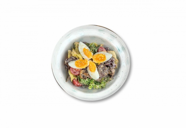 Теплый салат с говядиной и кунжутной заправкой