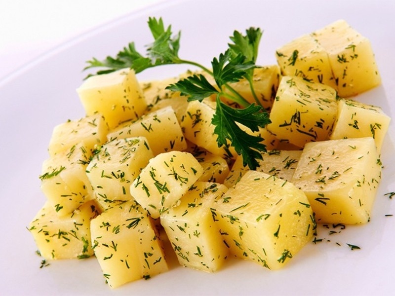 Картофель отварной с зеленью