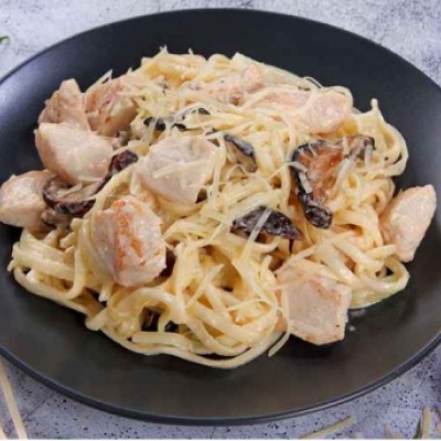 Удон с курицей под сливочным соусом