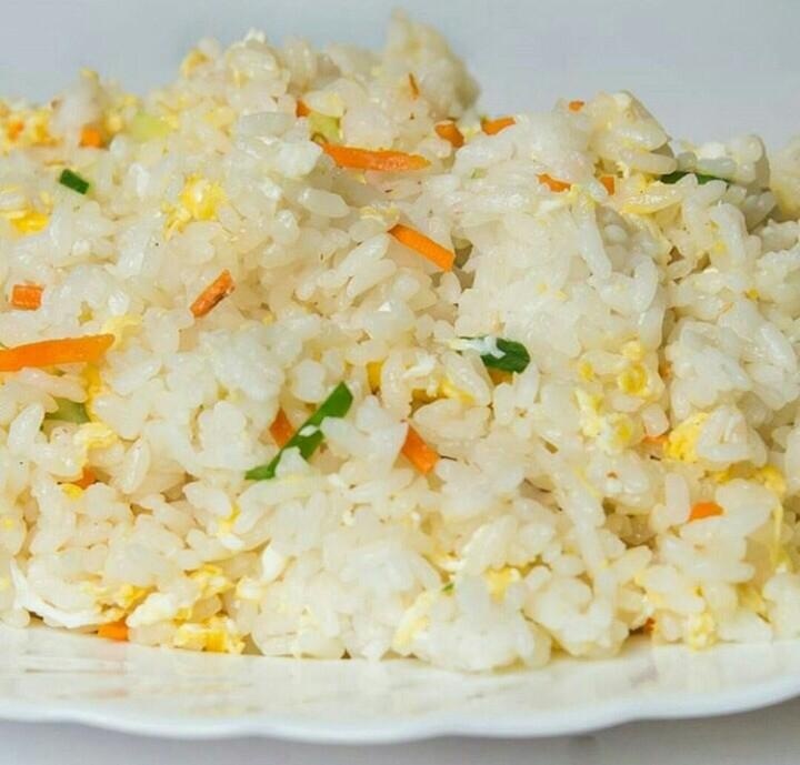 Рис с яйцом и овощами