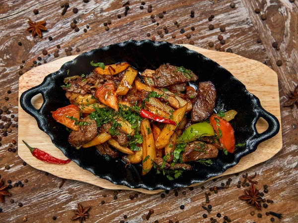 Горячая сковородка с говядиной