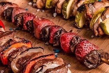 Куриные сердца с клубникой