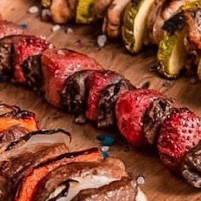 Куриные сердца с клубникой