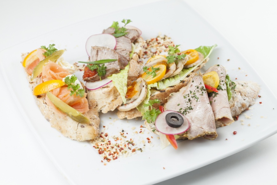 С куриным рулетом