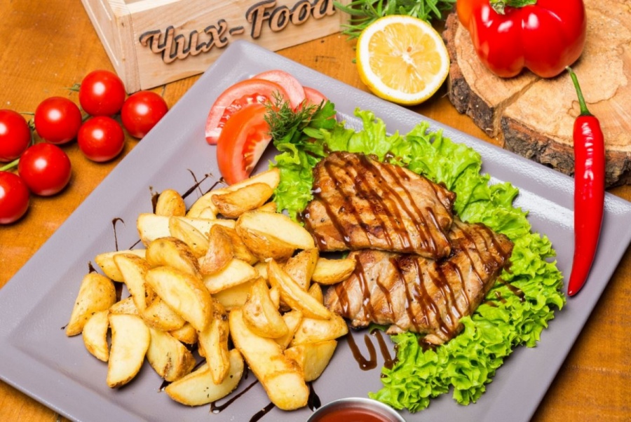Свиные ребрышки BBQ с картофелем по-деревенски