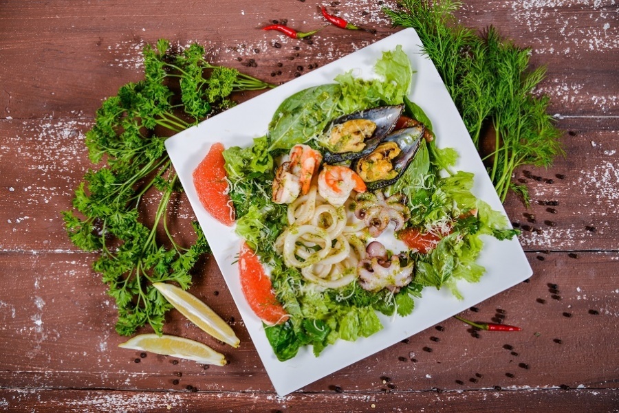 Салат морской коктейль
