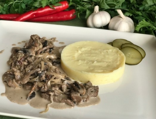 Бефстроганов с картофельным пюре