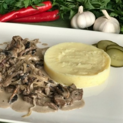 Бефстроганов с картофельным пюре