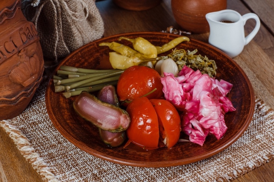 Большая тарелка солений