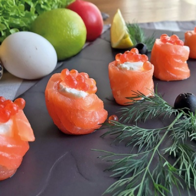 Рулетики из лосося