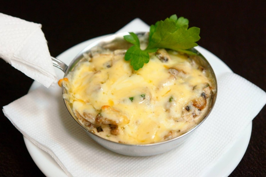 Жульен мясной из говяжьего языка с грецкими орехами