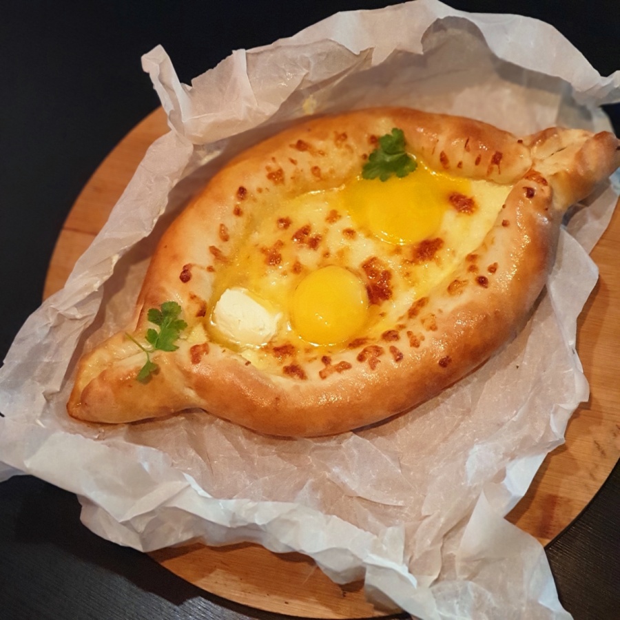 Хачапури по-аджарски