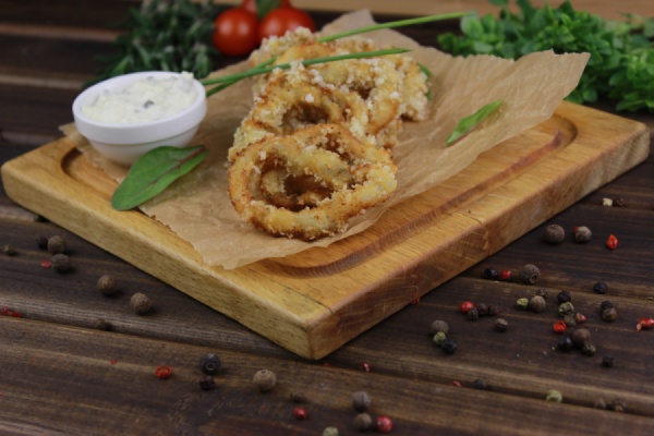 Кольца кальмара с сырным соусом