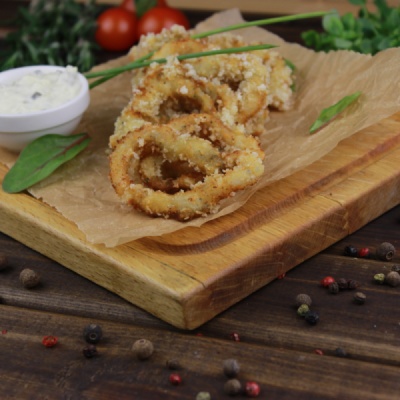 Кольца кальмара с сырным соусом