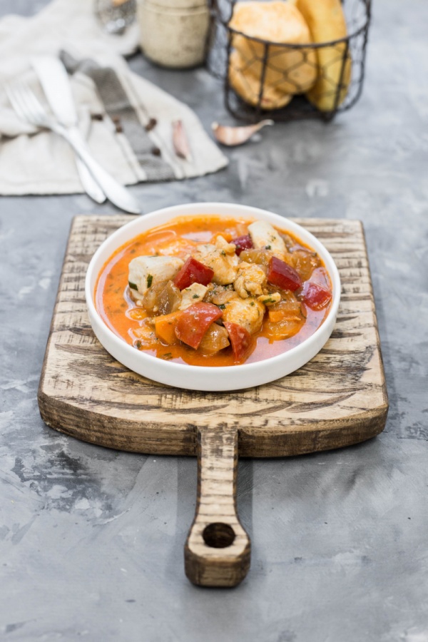 Гуляш куриный с овощами