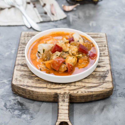 Гуляш куриный с овощами