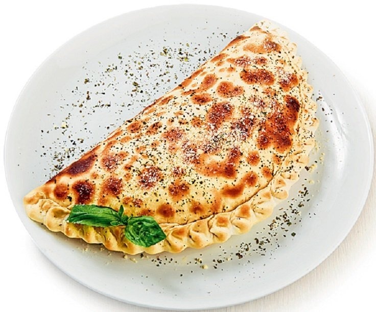 Кальцоне с курицей и грибами