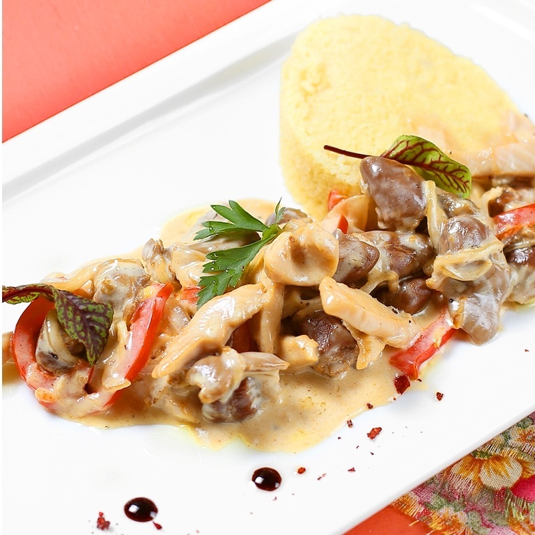 Куриное филе и сердечки в сливочном соусе и кус-кусом