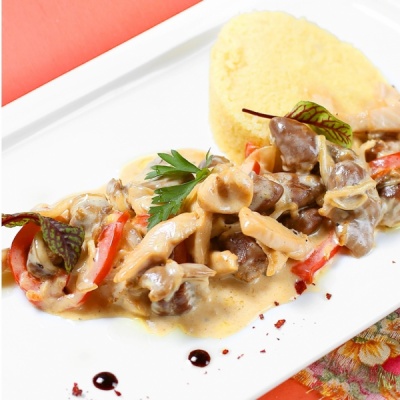Куриное филе и сердечки в сливочном соусе и кус-кусом