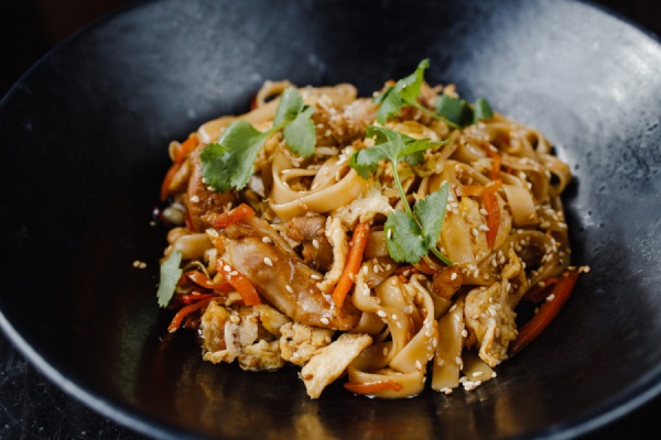 Пшеничная лапша с курицей