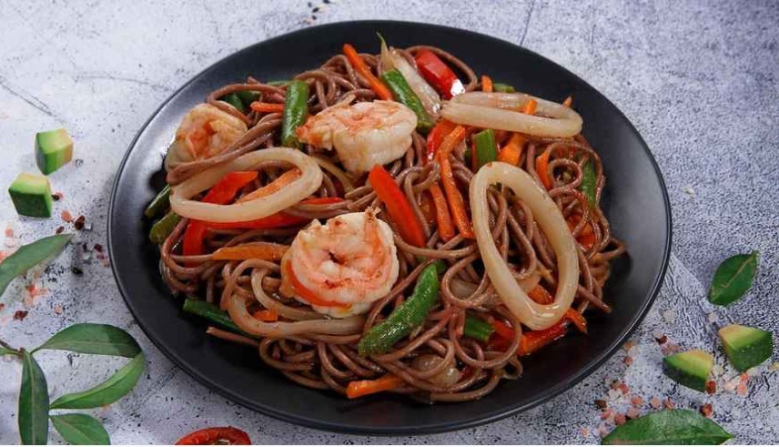 Лапша соба с морепродуктами