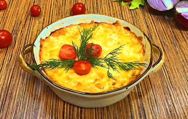 Свино-говяжий фарш, картофель, лук и брокколи