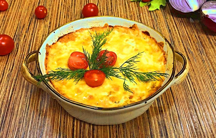 Свино-говяжий фарш, картофель, лук и брокколи