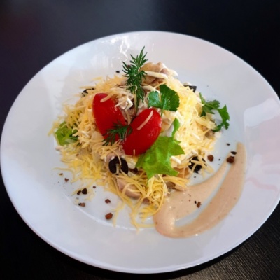 Салат «Курочка под сыром»