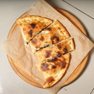 Кальцоне с мясным беконом