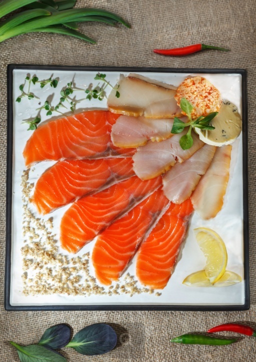Ассорти рыбное с фирменным маслом
