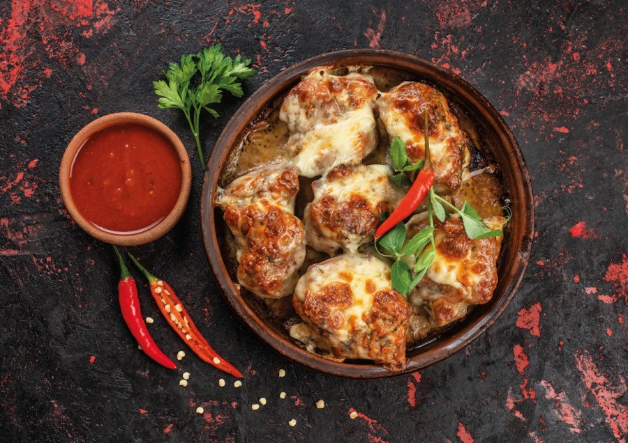 Шашлык из свиной шеи, запеченный в кеци под сыром сулугуни