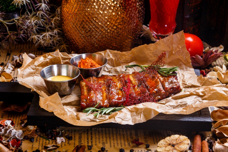 Свинина ребра BBQ и пюре из бигуса
