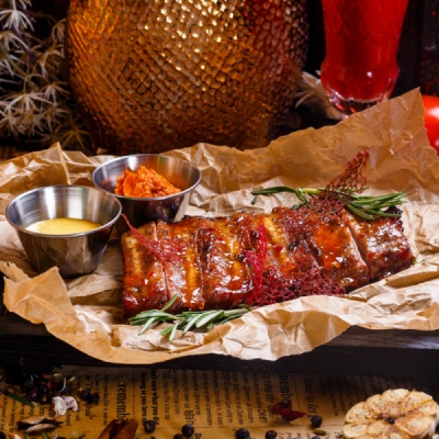 Свинина ребра BBQ и пюре из бигуса