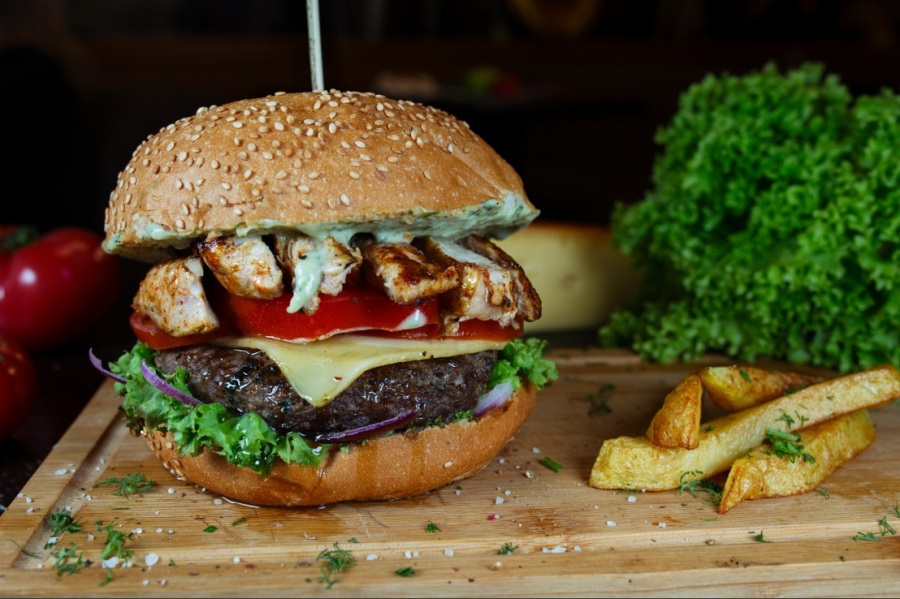 QBBURGERS & CAKES