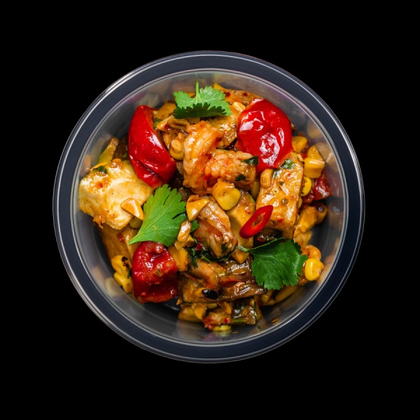 Салат с жареными креветками и овощами